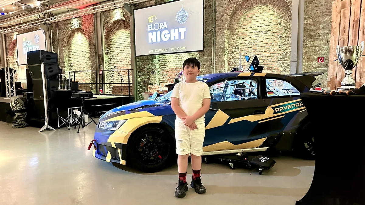 Michael tại ELORA's night