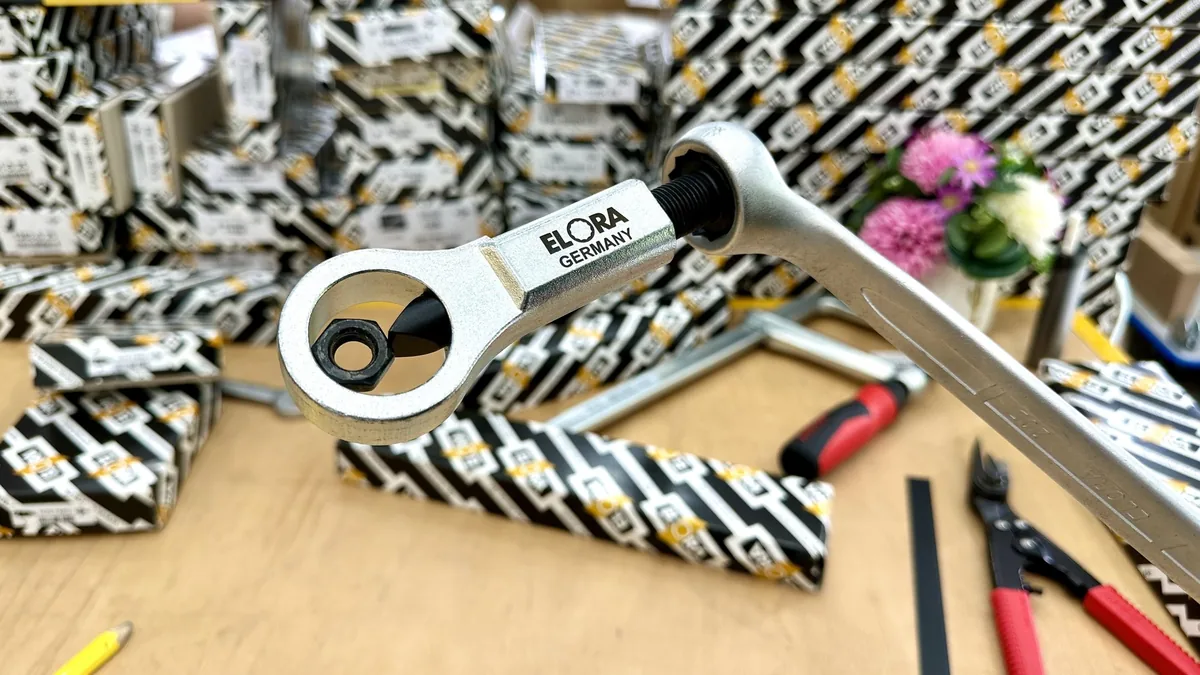 Cắt đai ốc ELORA 310
