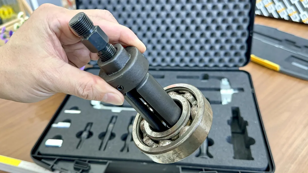 Cảo lỗ móc vòng bi từ bên trong