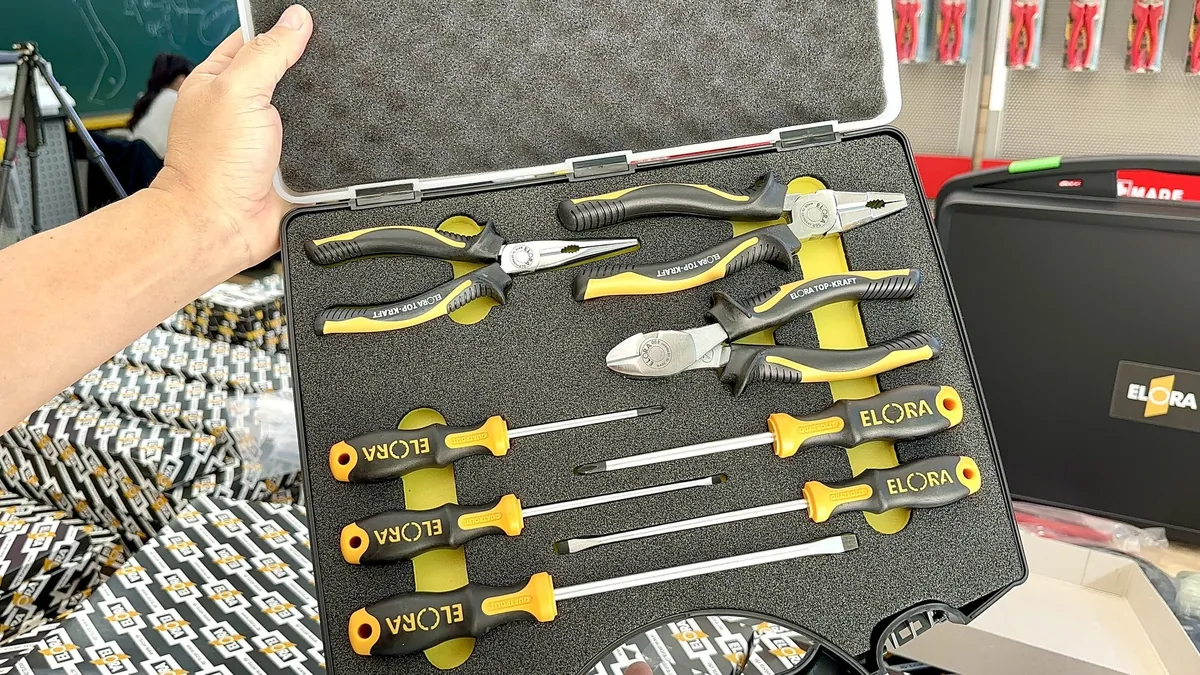 Bộ kìm và tô vít