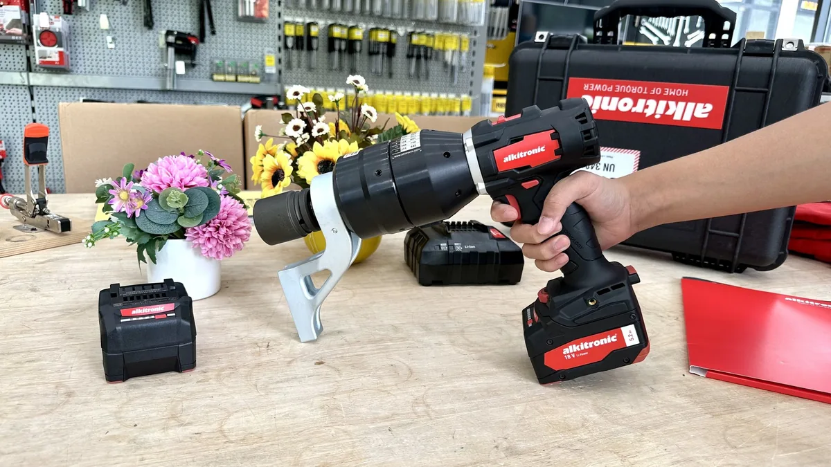Bộ nhân lực momen chạy pin Alkitronic
