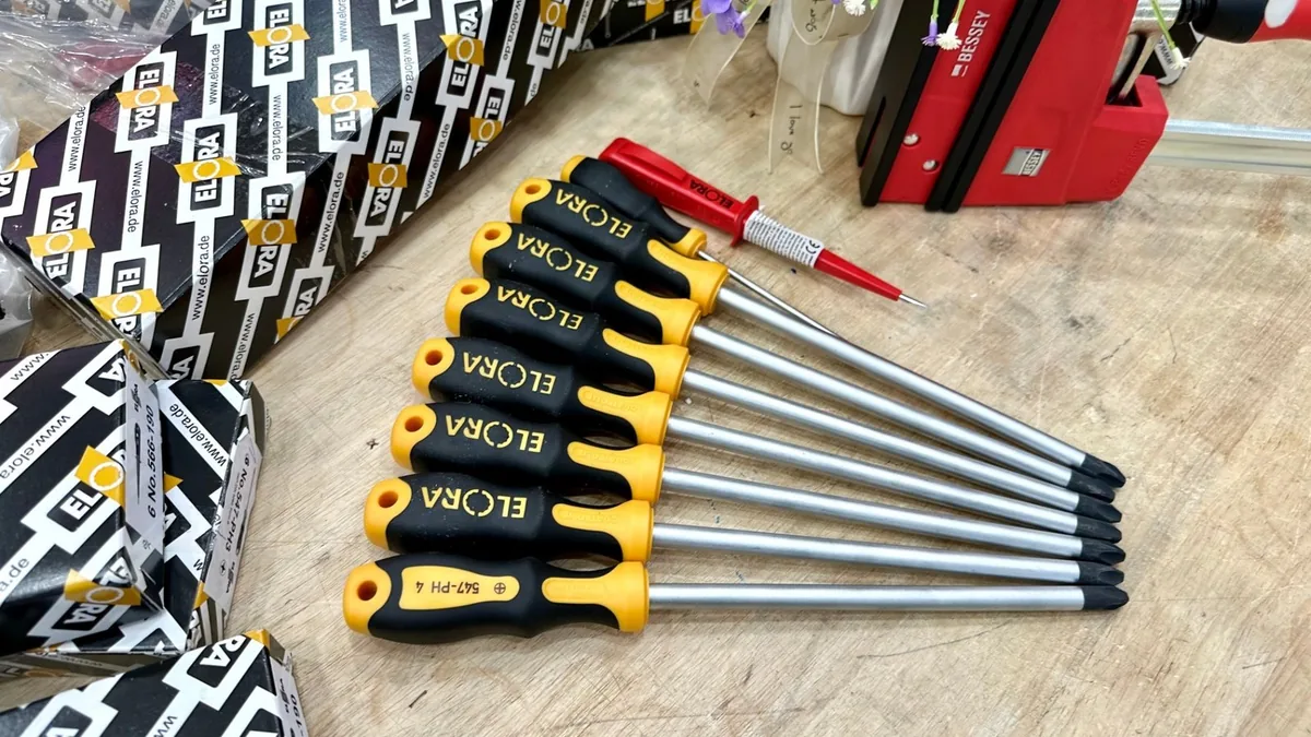 Tua vít các loại