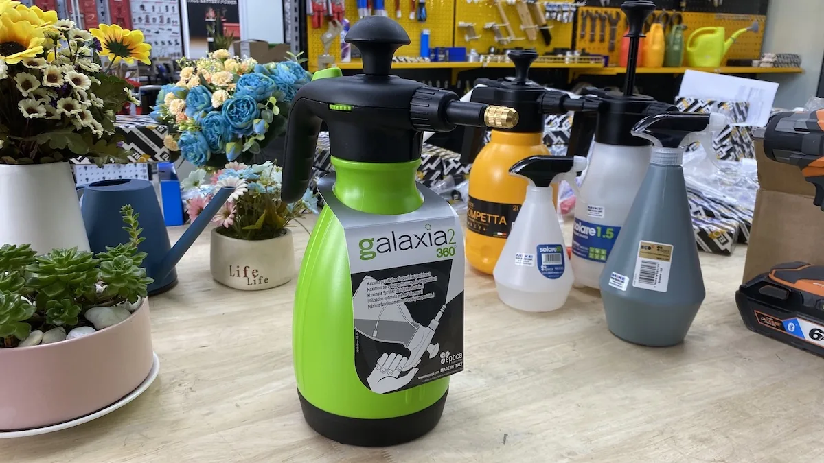 Bình tưới cây 2 lít xoay 360 độ Epoca Galaxia 2