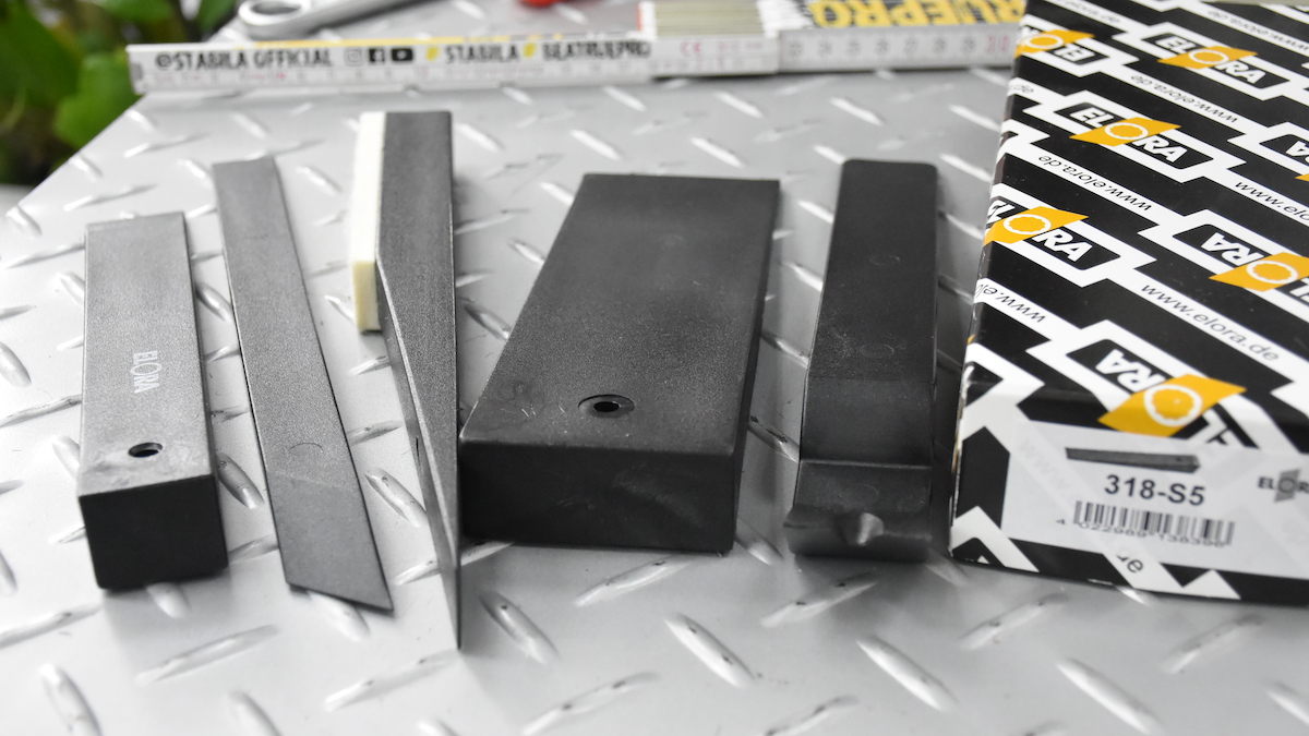 bộ nêm bằng nhựa dùng gỡ kính chắn gió trên xe hơi