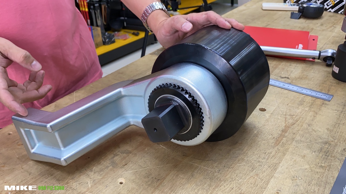 Chân tì phản lực cho cờ lê nhân lực momen HG60