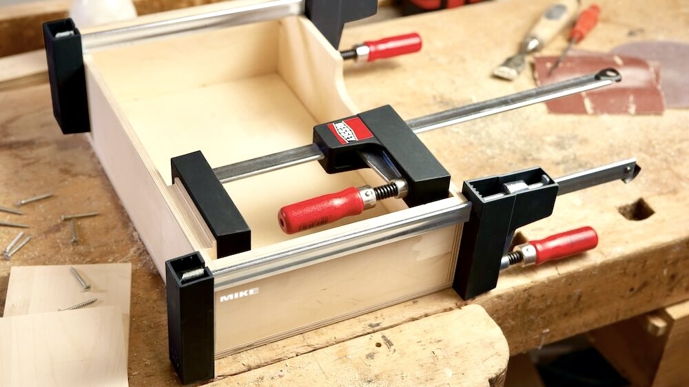 Ứng dụng làm mộc của cảo song song BESSEY UK, kiểu chữ F