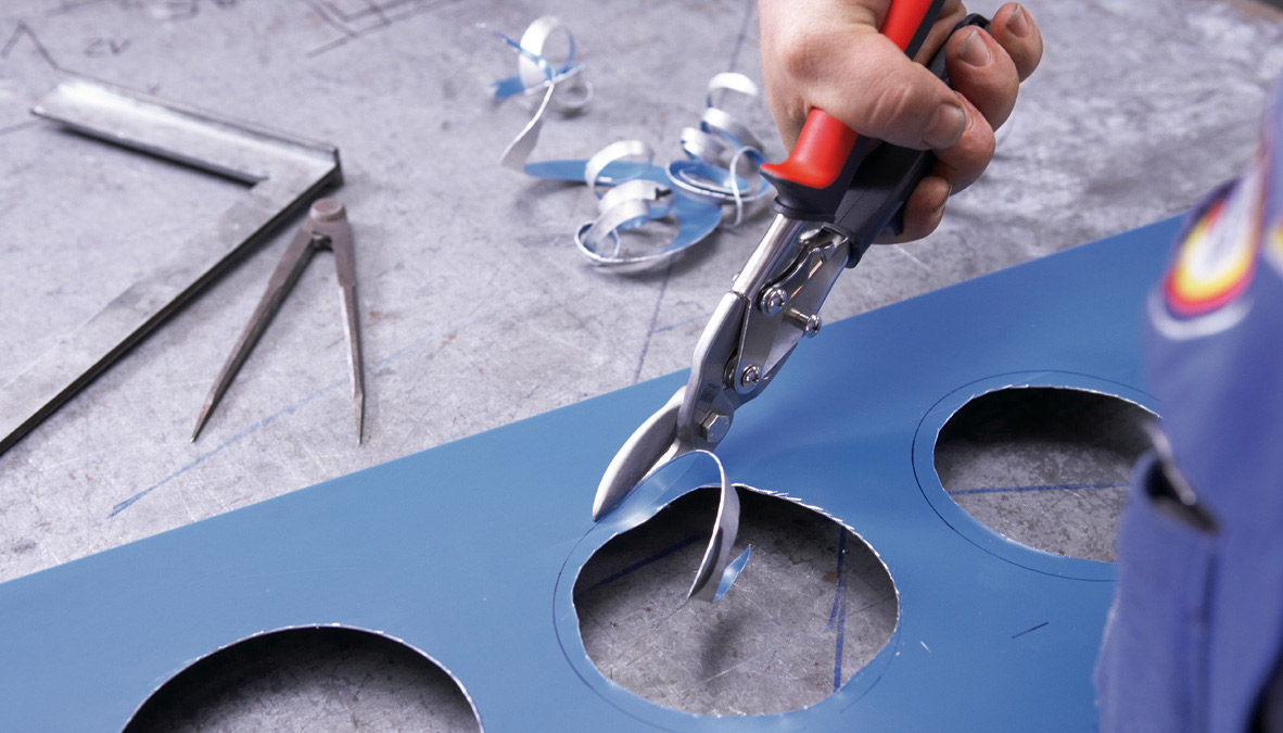 D16L Kéo cắt tôn mũi cong hướng thẳng hoặc bo phải