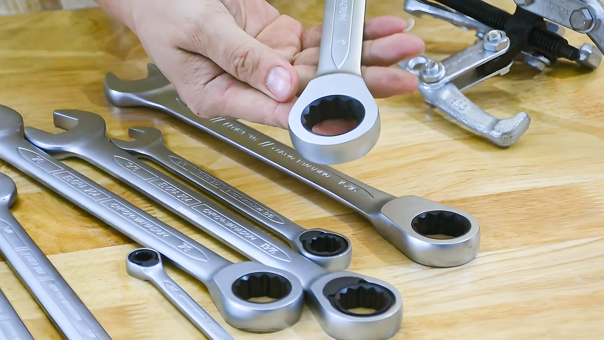 Cờ lê tự động ELORA 204A có kích thước từ 5/16 đến 1 inch, tùy chọn từng model theo ý.