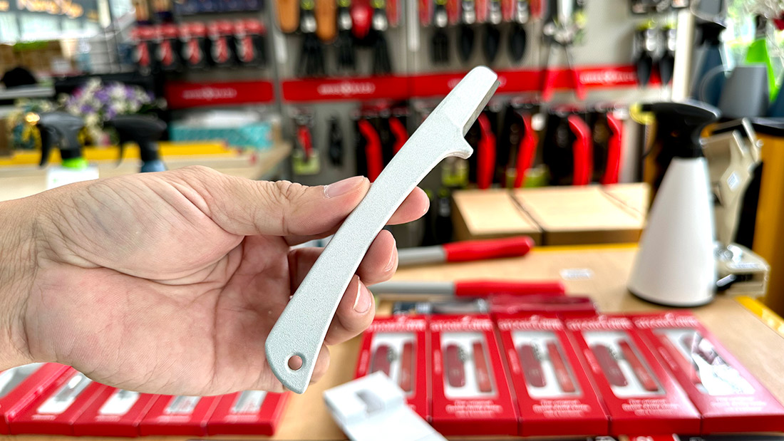 iSTOR SCH-2 là dụng cụ gọt lưỡi kéo, dao và mài lưỡi kéo cắt cành