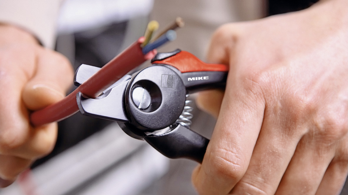 kéo cắt cáp điện chuyên dụng cán nhựa D49-2