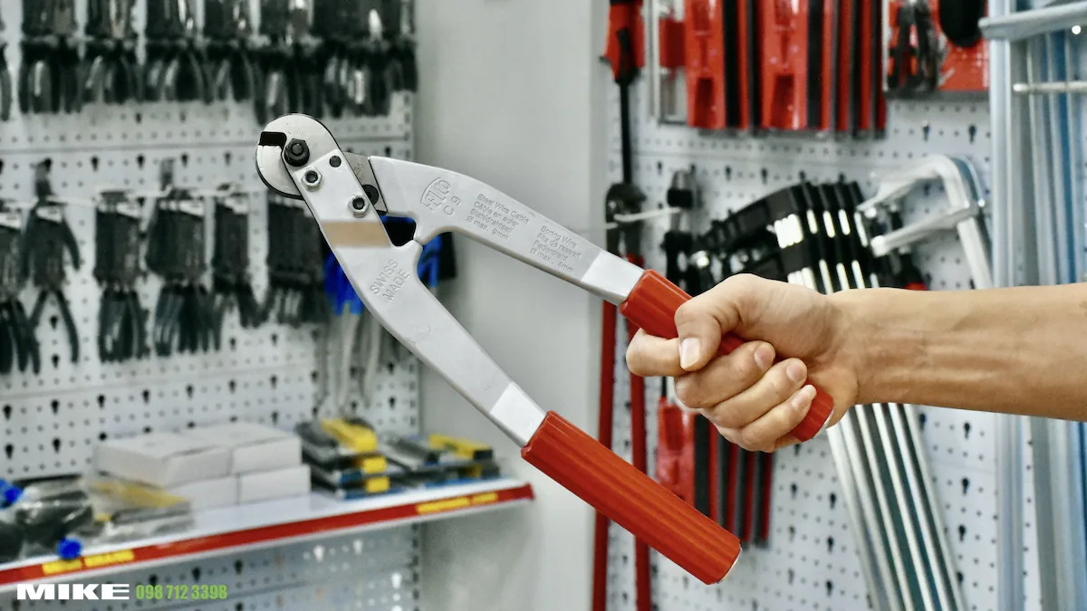 Chiều dài tổng kìm cắt cáp xoắn là 330mm FELCO 9