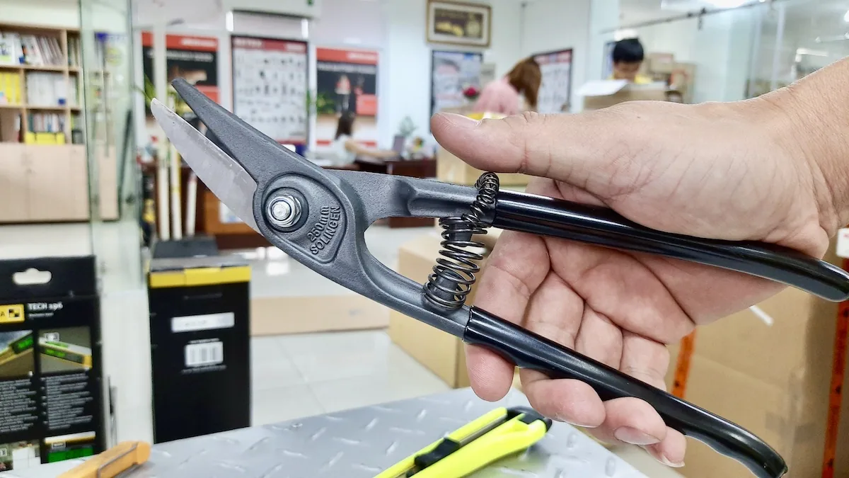 Lò xo cuộn giữ cho kéo luôn mở ELORA 488R