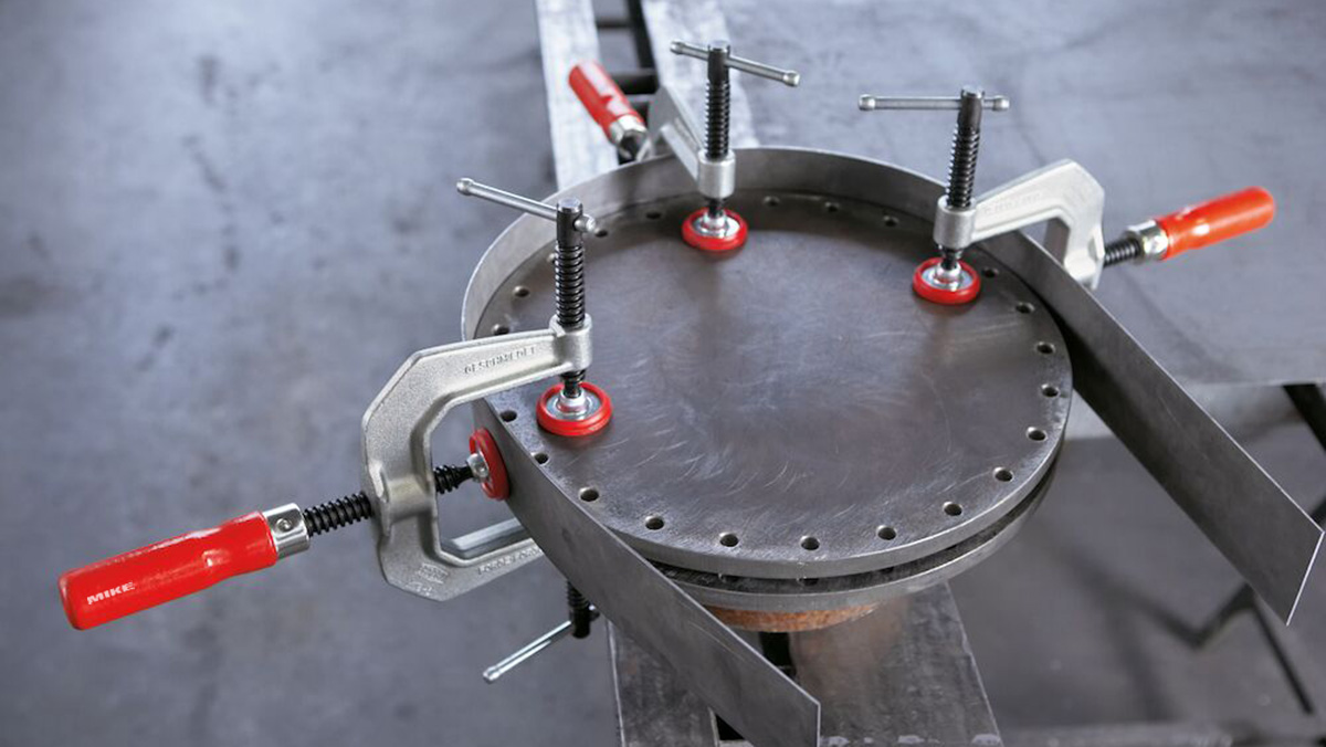 Cảo chữ C kẹp cạnh BESSEY KT8, có 3 điểm giữ phôi khi hàn