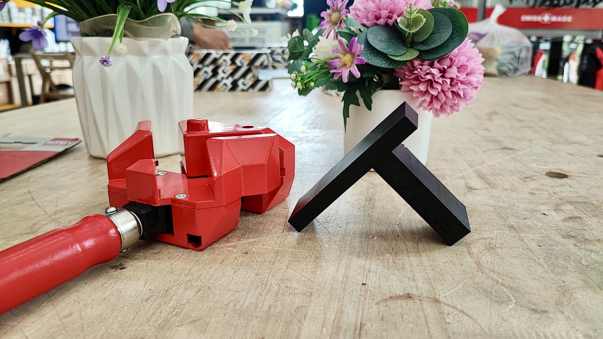 Kẹp góc vuông WS3, 2x55mm độ sâu ngàm 30mm. BESSEY