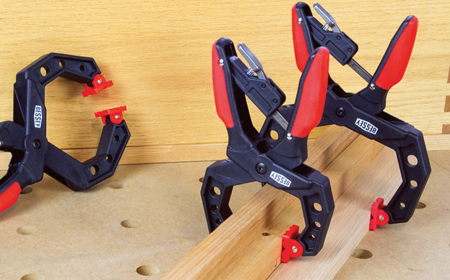 ứng dụng của cảo kẹp nhanh kiẻu XCR của BESSEY với phôi nằm lệch nhau