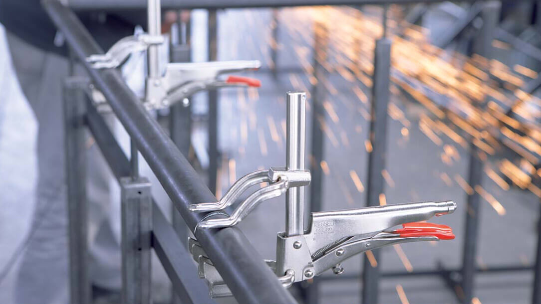 kẹp ống kim loại chuyên dụng
