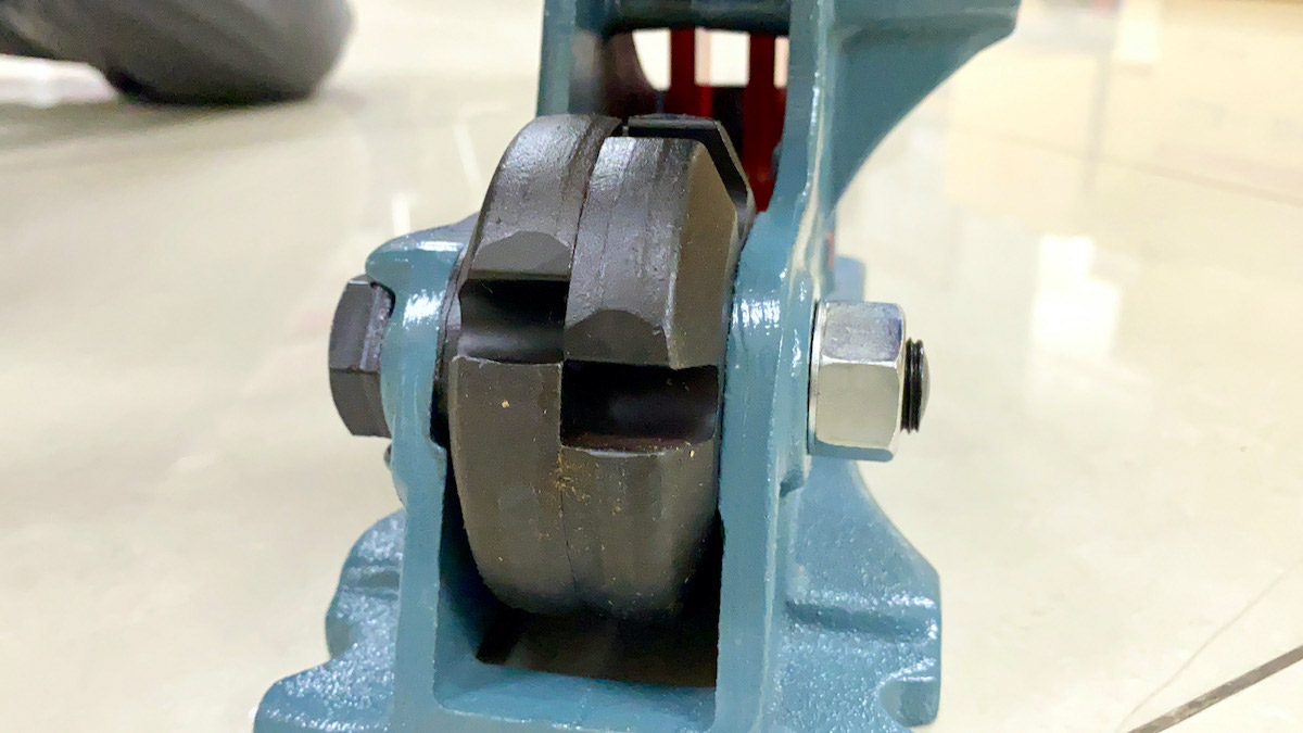 Lưỡi cắt kép giúp cắt nhanh, không tốn sức và không mẻ lưỡi