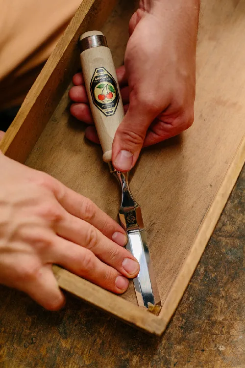 Kirschen firmer chisel 1059026, pointed V-shaped bevel blade, curved shaft, birch wood handle thumbnail 4
