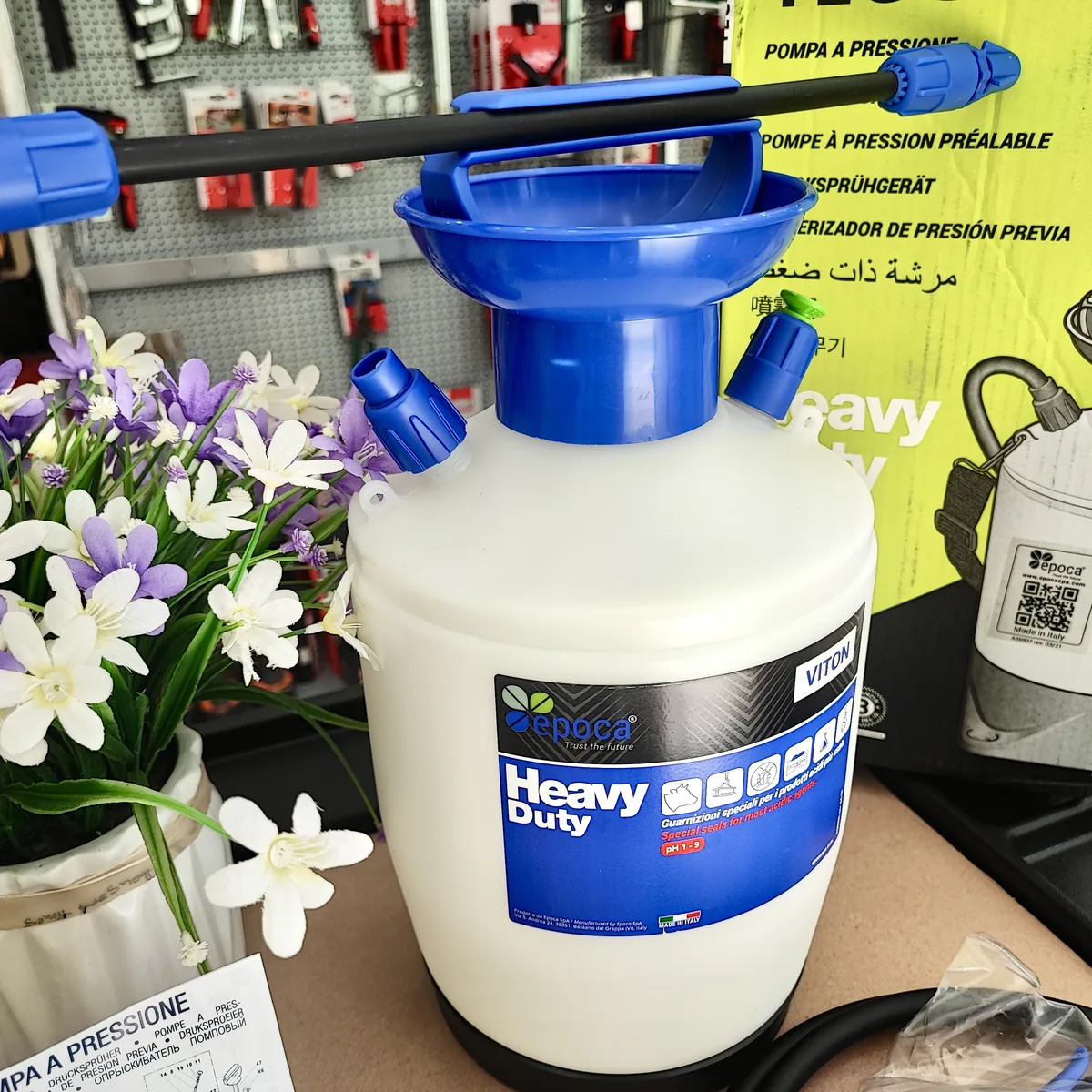 23766   Bình phun xịt bọt tuyết 5 lít TEC 5 Viton, nắp xanh  đen 084548