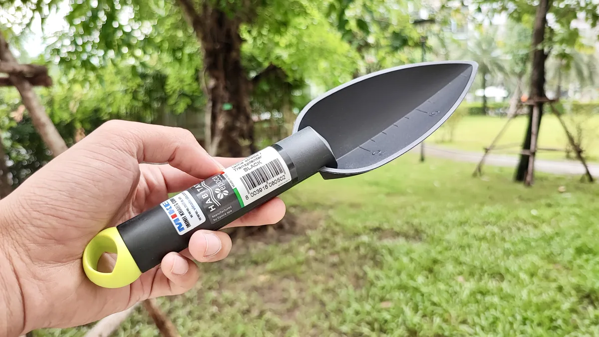 8827.G41 Narrow-blade transplanter, pointed tip, fiberglass, black 090206