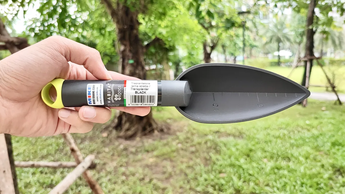 8827.G41 Narrow-blade transplanter, pointed tip, fiberglass, black 090212