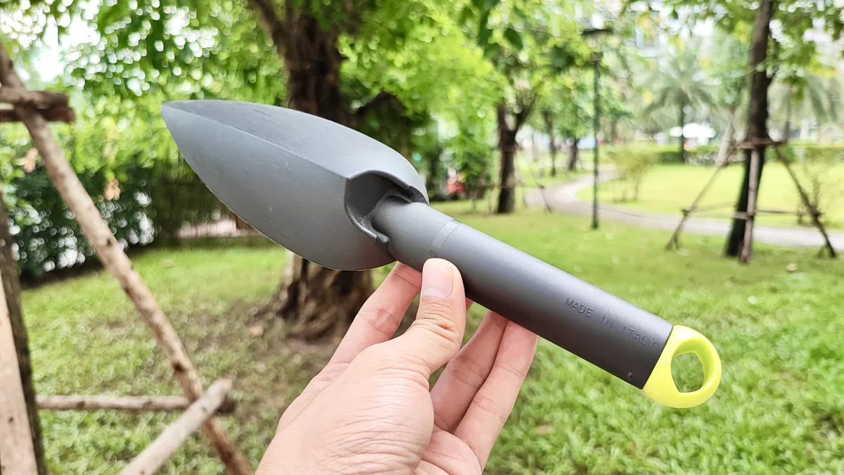 8827.G41 Narrow-blade transplanter, pointed tip, fiberglass, black 090304