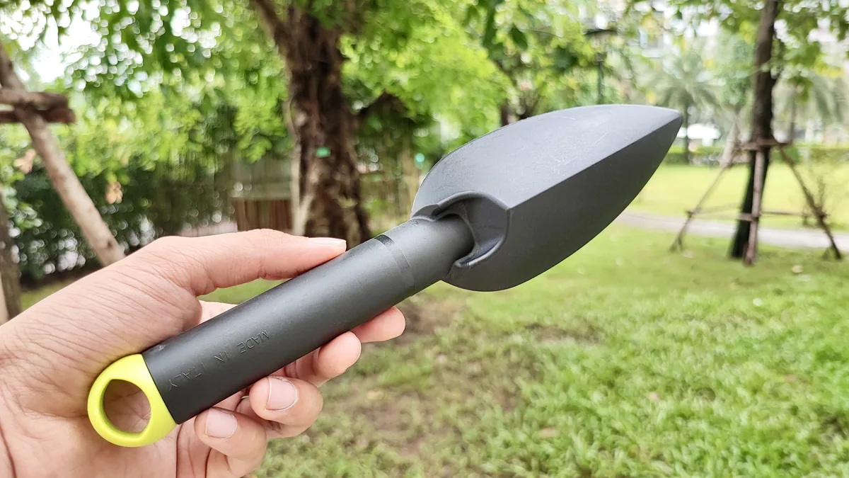 8827.G41 Narrow-blade transplanter, pointed tip, fiberglass, black 090329