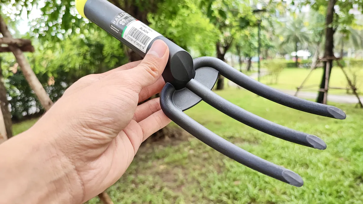 8828.G41 Cào 3 chân màu đen kiểu móng heo 090543