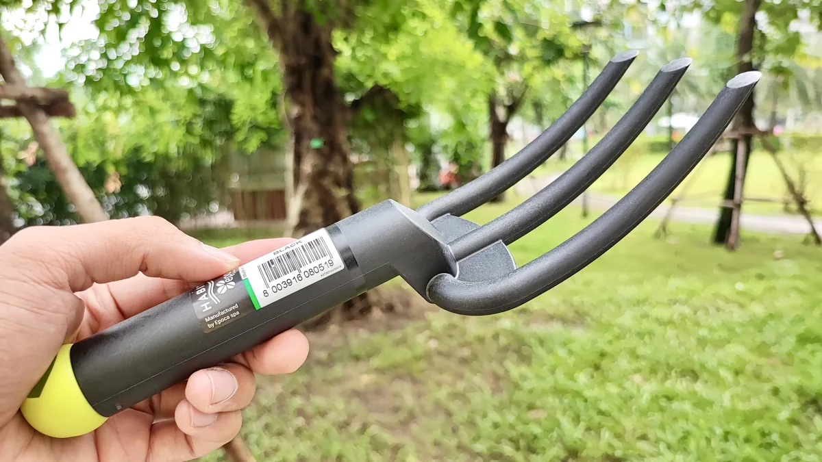 8828.G41 Cào 3 chân màu đen kiểu móng heo 090640