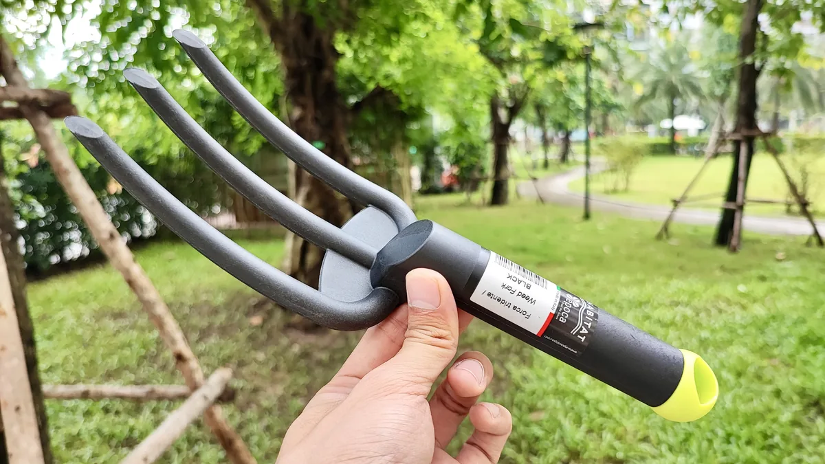 8828.G41 Cào 3 chân màu đen kiểu móng heo 090652