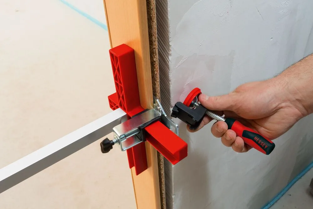 Bộ kẹp khung cửa BESSEY TU TRAGE (1)