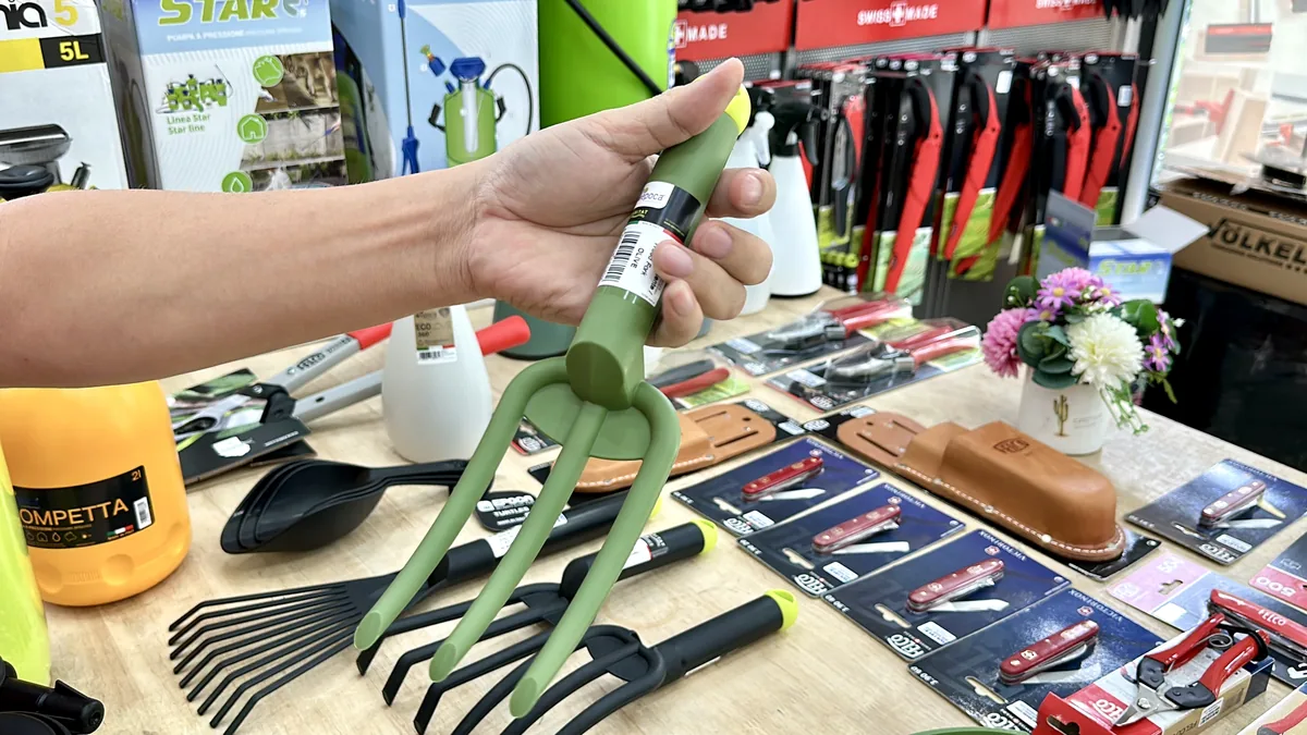 Cào 3 chân màu Olive kiểu móng heo EPOCA 12359 (1)