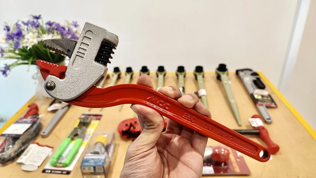 CW 250 Mỏ lết góc cán thép 10 inch 160328