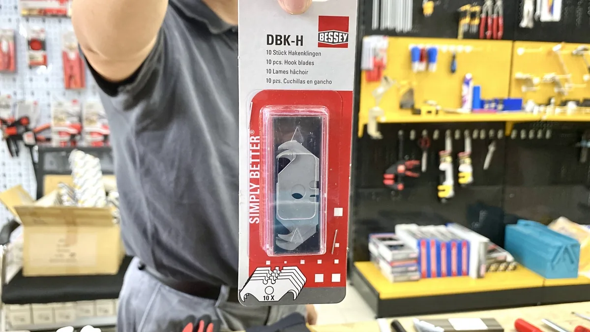 DBK H   Lưỡi cắt dự phòng sừng trâu cho dao rọc giấy (1)