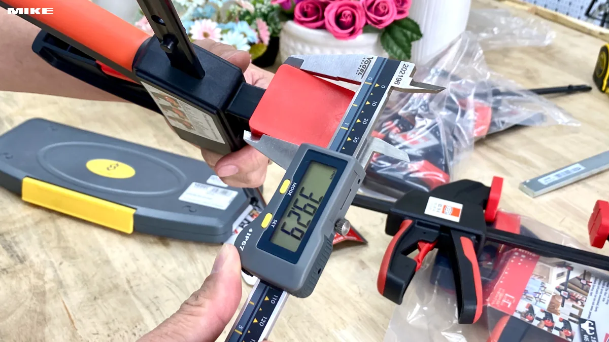 EZS15 8  Cảo kẹp gỗ chữ C 2 ngàm kiểu bóp thả, độ mở 150mm, sâu ngàm 60mm (5)