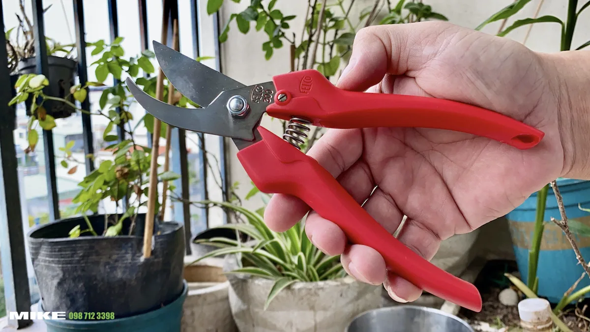 Keo cat canh FELCO 300 tỉa hoa cat trai cay Swiss Made 2032