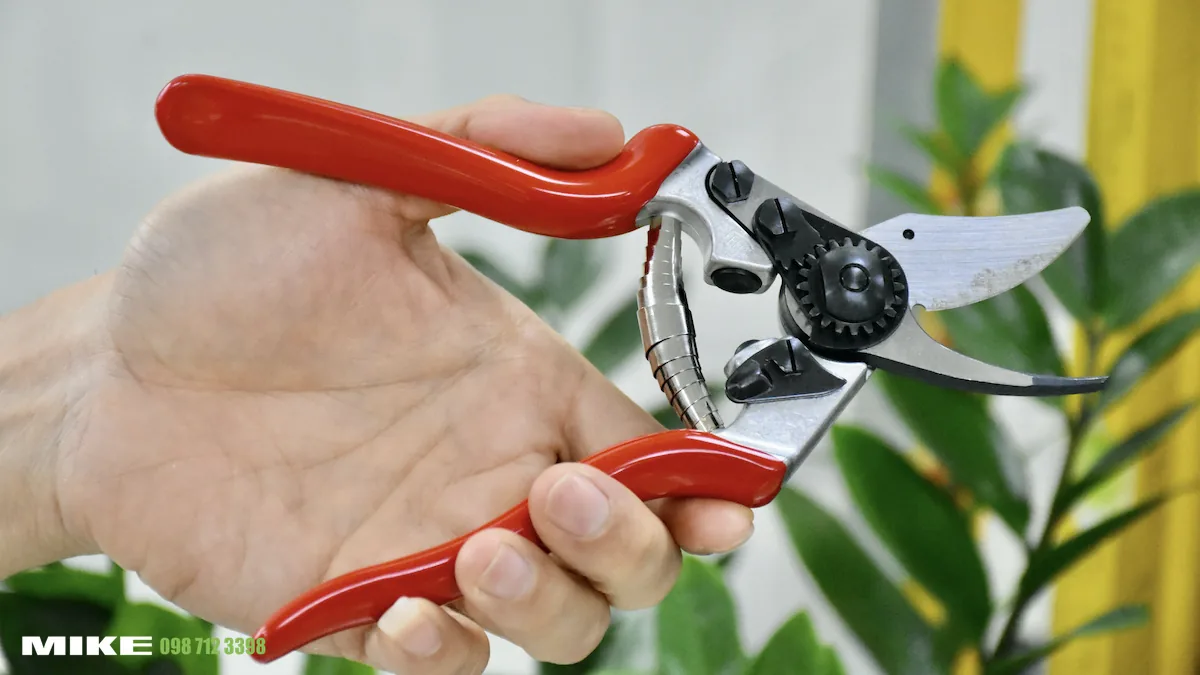 Keo cat canh tay trai FELCO 16 3017