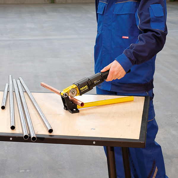 Máy cắt ống chạy pin REMS Nano 12V