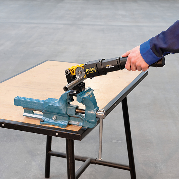 Máy cắt ống chạy pin REMS Nano 12V