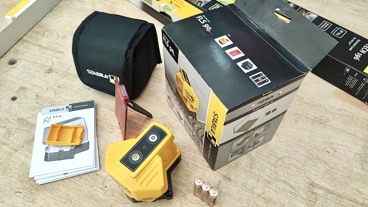 18574 Máy ke góc vuông bằng laser, phạm vi 15m, độ chính xác ± 0.3 mm/m