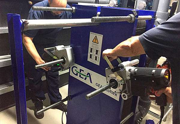 Máy xiết ốc cho bộ tản nhiệt alkitronic EC-R 80, chạy điện