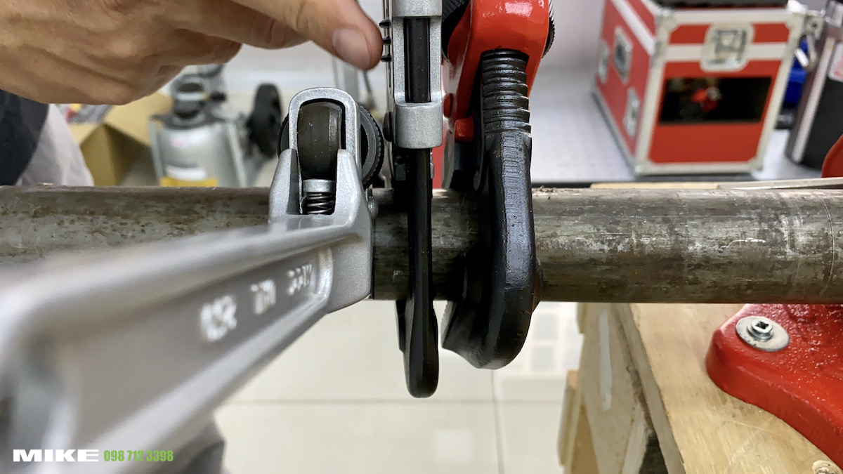 Mỏ lết mỏng lách vào khe hẹp 13mm