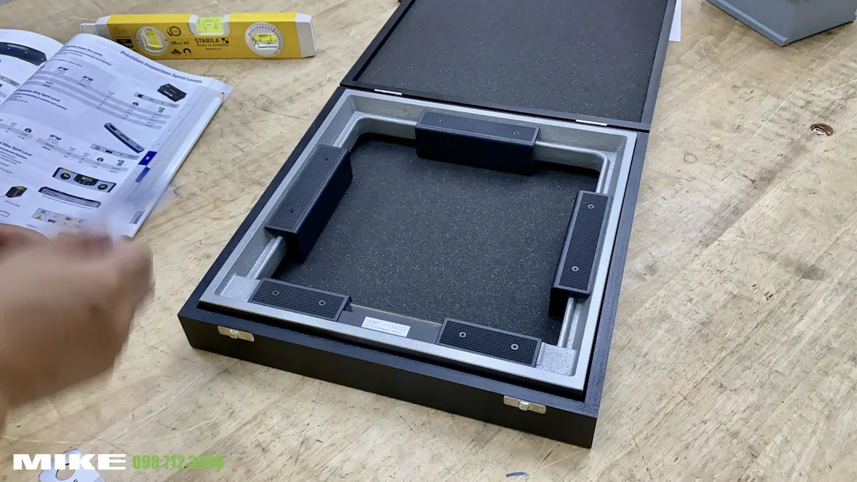 nivo khung vuông 300mm giám định