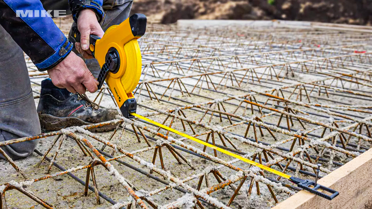 Thước kéo 50m LBM 1000 STABILA 19667 phủ SPIKES chống trượt, cố định chắc trên bề mặt.