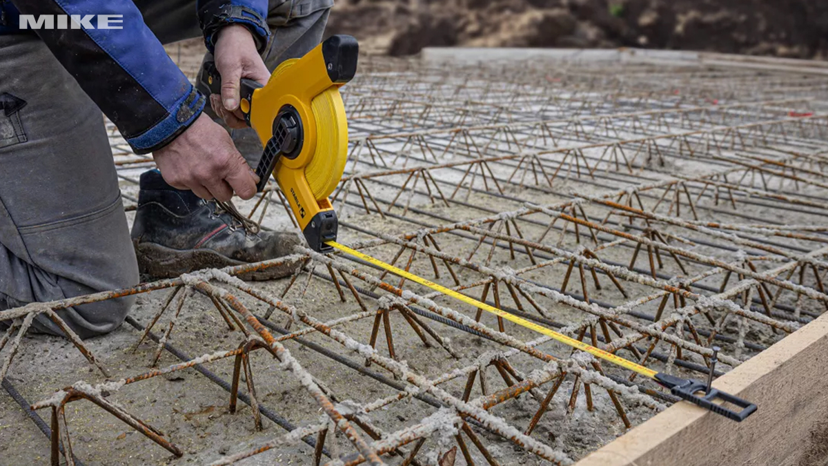 Thước cuộn 50m sợi thủy tinh STABILA LBM 1000 trang bị sợi thủy tinh độ bền cao, kháng uốn gãy nhờ công nghệ KINK PROTECTION. Phần thân khung Y bằng nhựa kỹ thuật PC/ABS chịu va đập, hỗ trợ điều kiện làm việc ngoài công trường hoặc xưởng sản xuất.