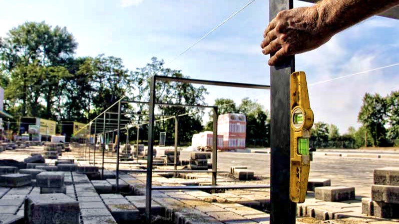 Ứng dụng thước thủy giàn giao trong thi công kết cấu kim loại