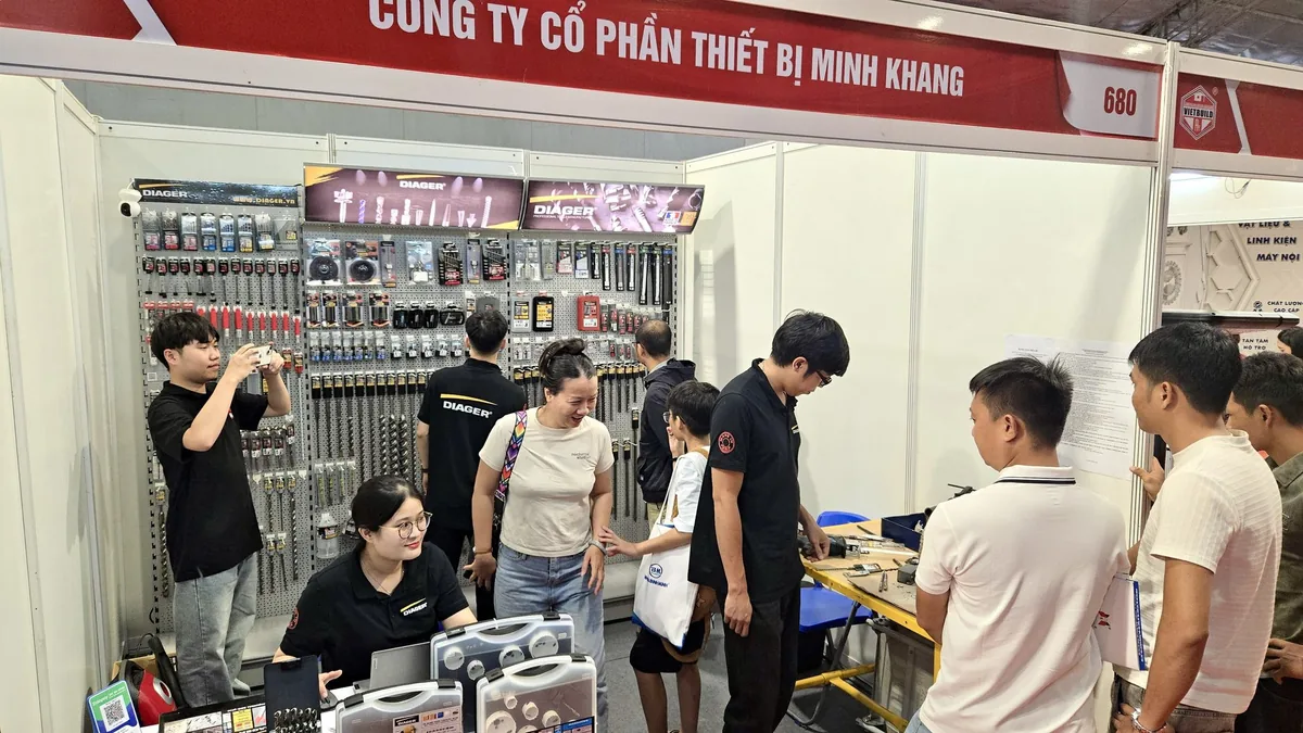 Khách thăm gian hàng của Diager — Triển lãm quốc tế VietBuild 2026 (ảnh 4/15)