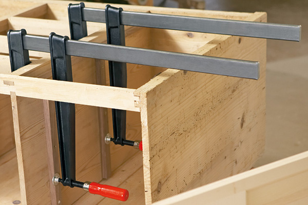 TGNT Deep throat screw clamp with wooden handle 2