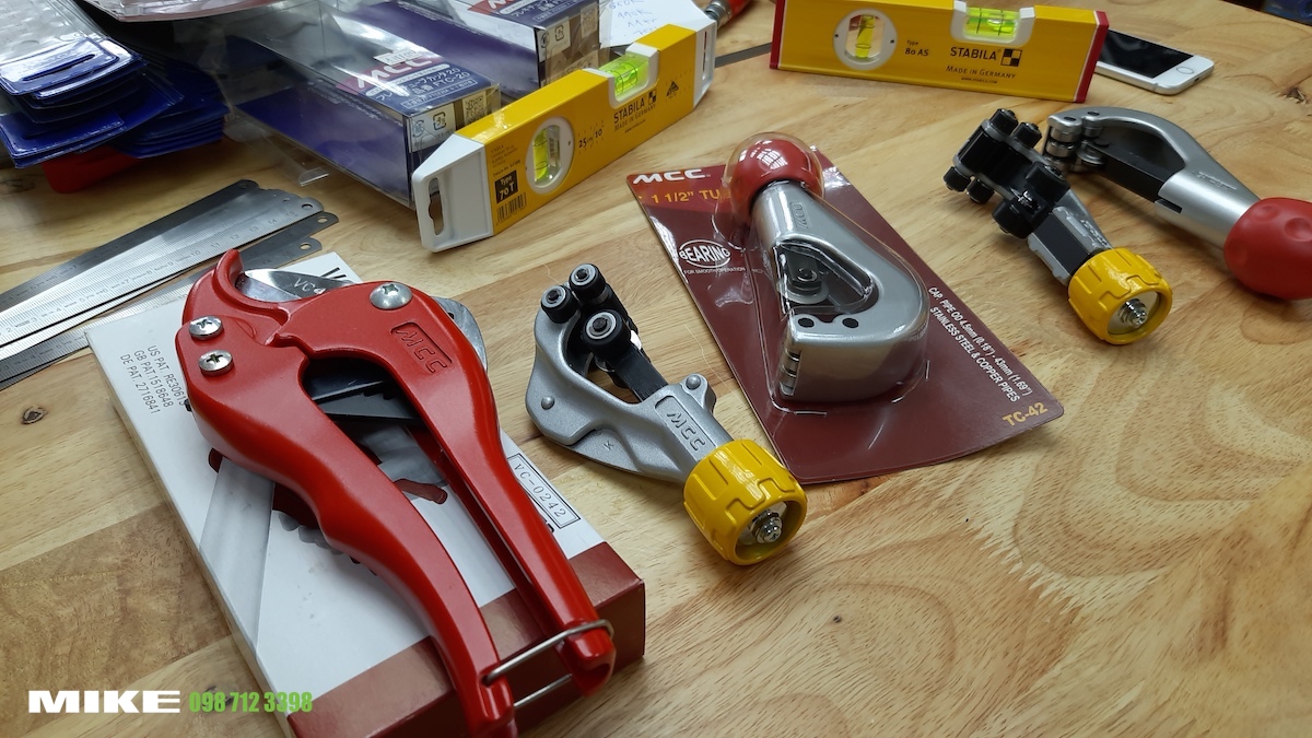 Kéo cắt ống nhựa PVC sản xuất tại Nhật Bản