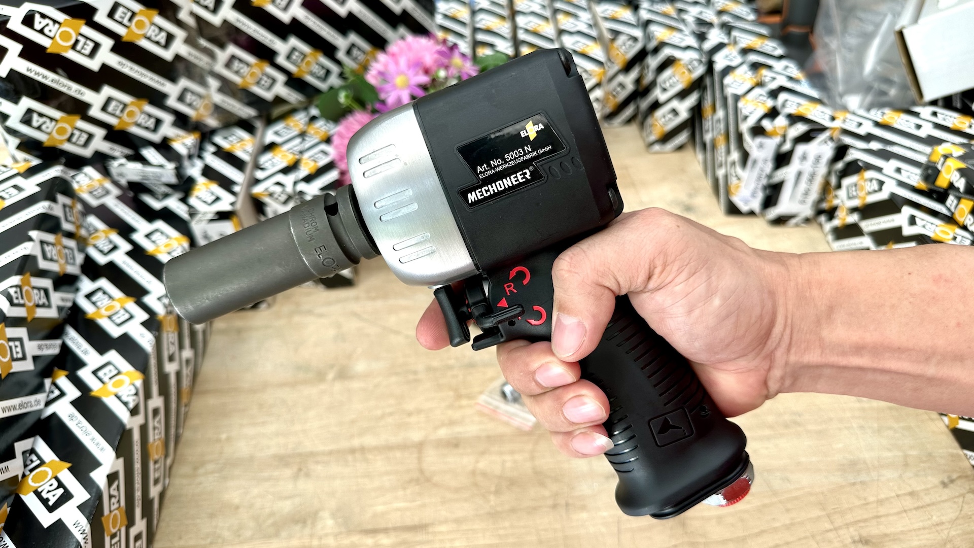 Pneumatic torque multiplier và Air impact Wrench khác nhau gì?